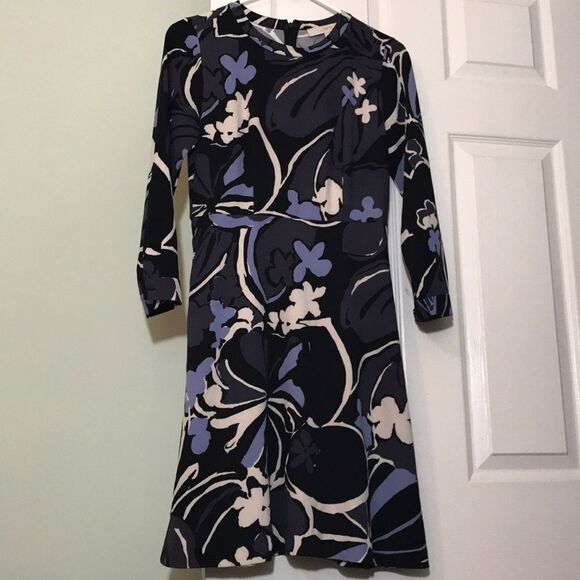 LOFT Paint Floral Flare Dress, size 0,
Poly/spandex, on-seam pockets - Picture 5 of 9